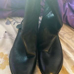 Isaac Mizrahi ankle riding pure leather boots with flat heel.